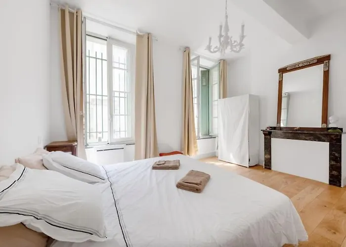 Chez Augustin, Chambre Confortable En Plein Coeur De Ville